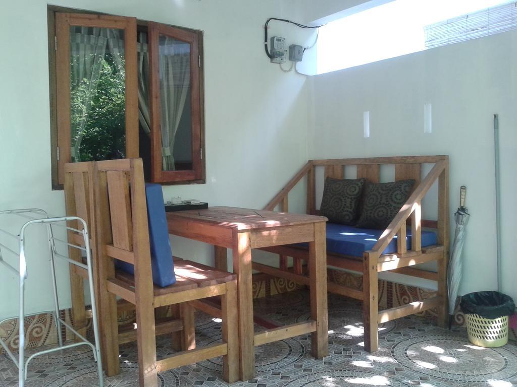 Putri Homestay ギリ島 エクステリア 写真