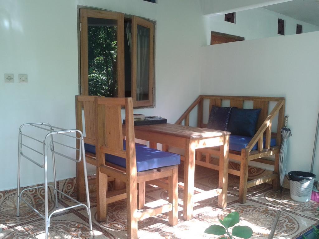 Putri Homestay ギリ島 エクステリア 写真