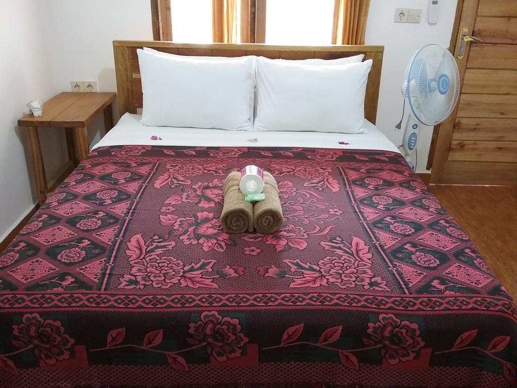 Putri Homestay ギリ島 エクステリア 写真