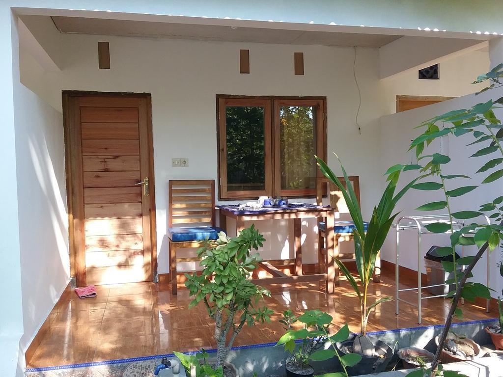 Putri Homestay ギリ島 エクステリア 写真
