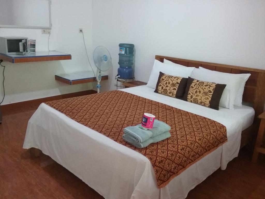 Putri Homestay ギリ島 エクステリア 写真