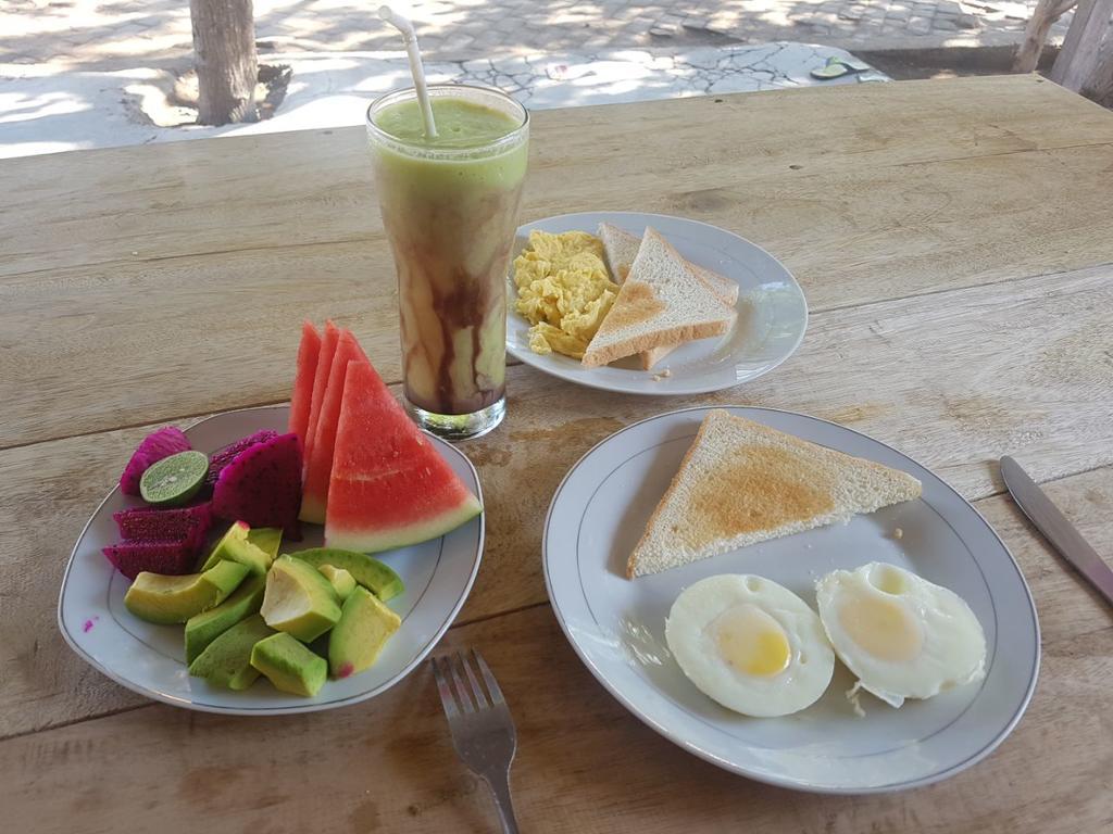Putri Homestay ギリ島 エクステリア 写真