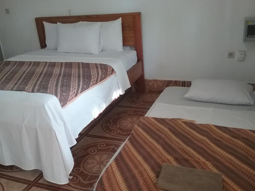 Putri Homestay ギリ島 エクステリア 写真