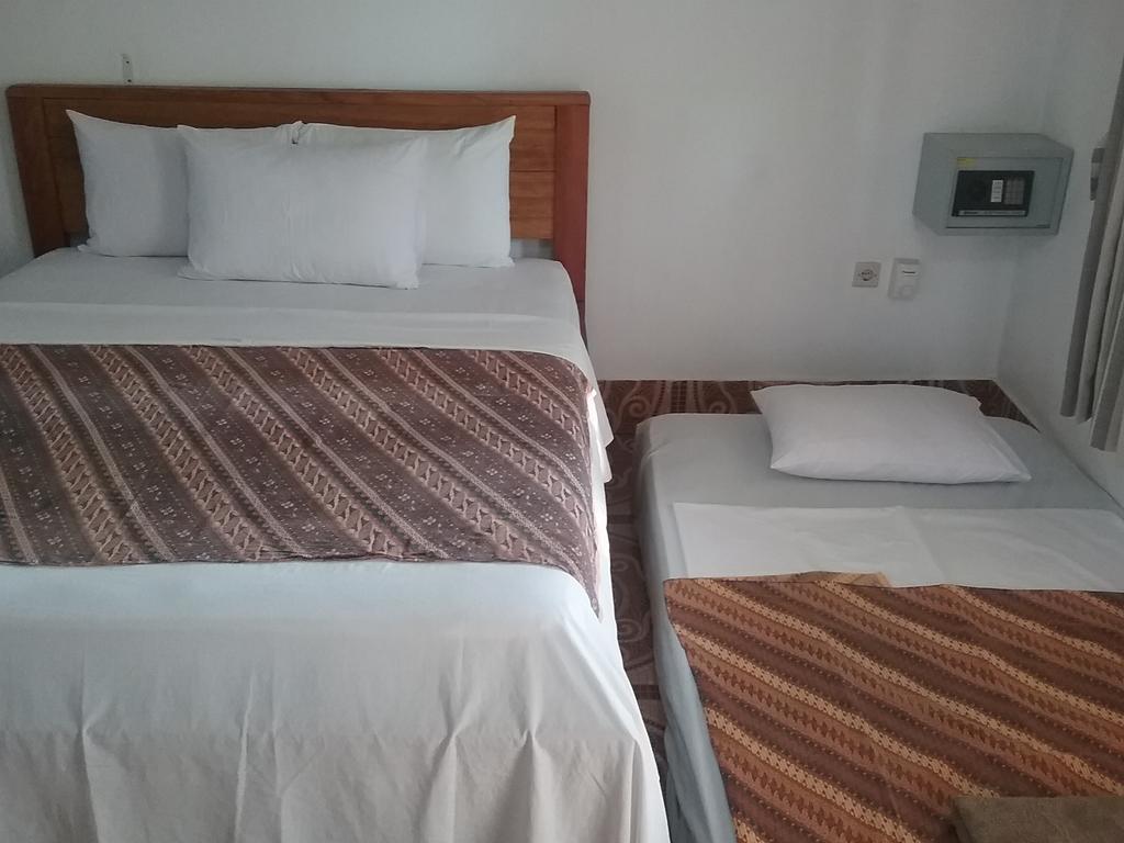 Putri Homestay ギリ島 エクステリア 写真