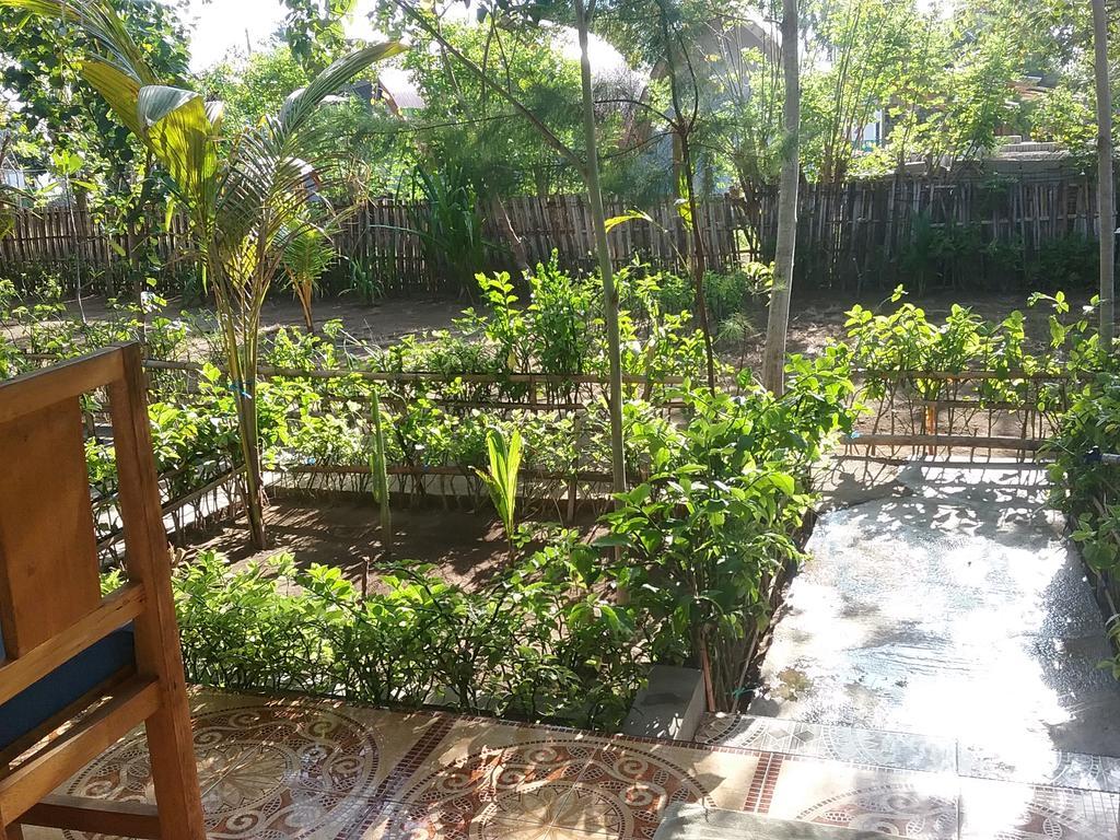 Putri Homestay ギリ島 エクステリア 写真