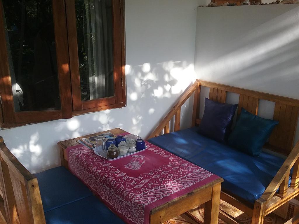 Putri Homestay ギリ島 エクステリア 写真