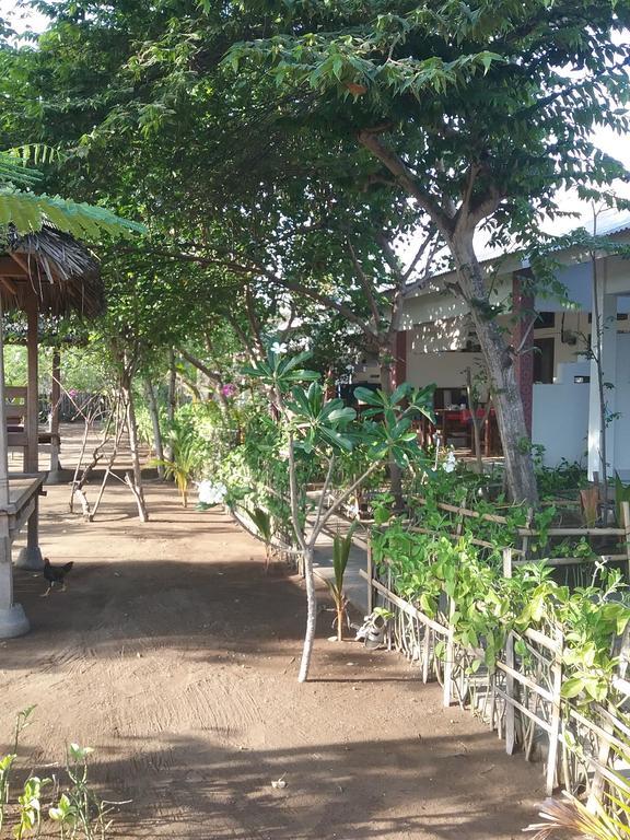 Putri Homestay ギリ島 エクステリア 写真