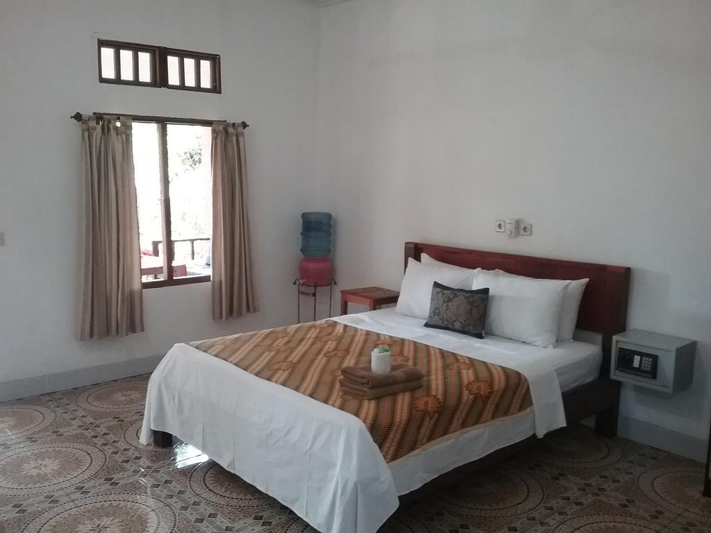 Putri Homestay ギリ島 エクステリア 写真