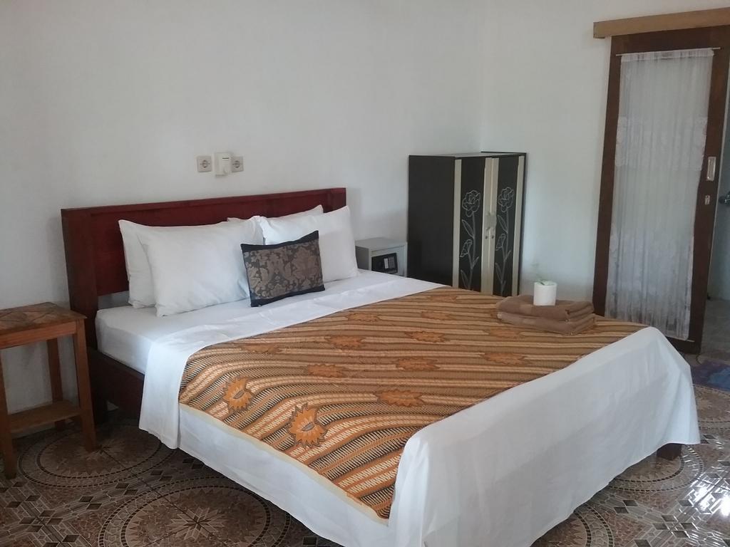 Putri Homestay ギリ島 エクステリア 写真