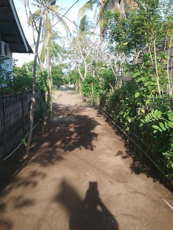 Putri Homestay ギリ島 エクステリア 写真