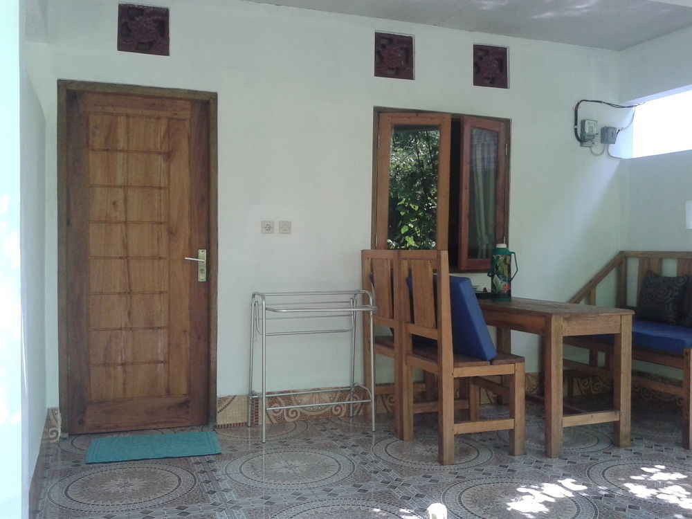 Putri Homestay ギリ島 エクステリア 写真